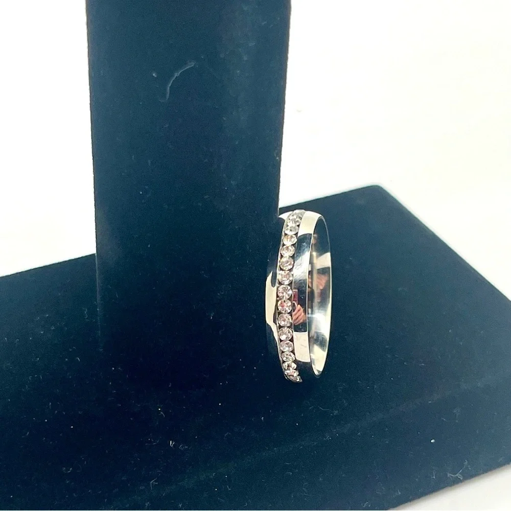 Men’s silver tone channel set crystal band ring size 13